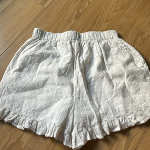 Rahi Floral Embroidered Shorts thumbnail 4