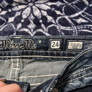 Miss Me Crop Jeans thumbnail 5