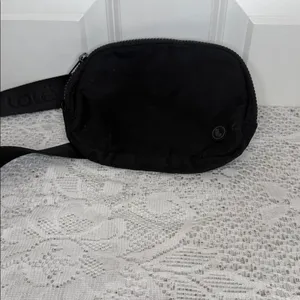 Lole black canvas adjustable strap belt bag Fanny pack thumbnail 2