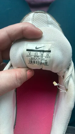Nike Reax Women’s Run 5 Size 8 Sneakers thumbnail 10