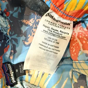 Patagonia medium Barely Baggies active athletic swim shorts SH 3427 thumbnail 2
