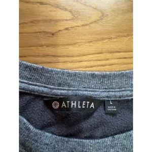 Athleta Long Sleeve Lightweight Weight Shirt Women Size Large Stretch Thumb Hole thumbnail 3