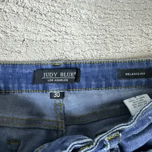 Women's‎ Judy Blue 30 Relaxed Fit Tummy Control Distressed Jeans thumbnail 3