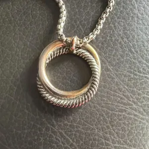 Rings Crossover Pendant Necklace in silver and gold tones (7462) thumbnail 4