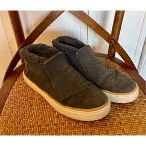 Toms grey suede side zipper faux fur bootie size 8 thumbnail 3