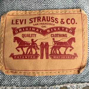 Levi’s Young Crop Trucker Denim Vest Sz M thumbnail 8