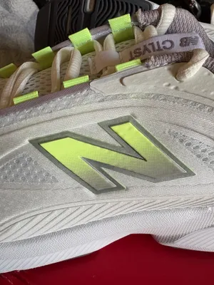 New Balance Sneakers Women’s 8.5 thumbnail 4