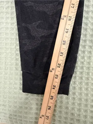 Vuori Performance Jogger Pants Womens Small Black Camo Soft Knit Drawstring thumbnail 2