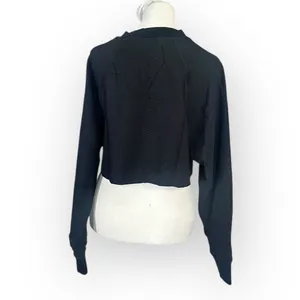GIGI C Isabella Pullover Top Women's Medium Black Long Sleeve Cropped Textured thumbnail 4