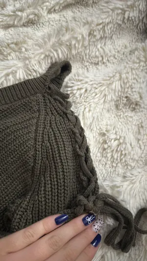 Green sweater Size XS thumbnail 2