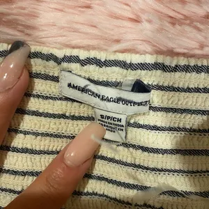 American Eagle Woman’s crop top thumbnail 3