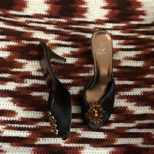 Yellow Box Y2K Glamour Evening Brown Black Gold Genuine Leather Jewel Fur Hair Kitten Heel Shoes Pumps Sandal Mules Open Peep Toe #whimsygoth #prom #dinner #evening #formal Size 7.5 thumbnail 3