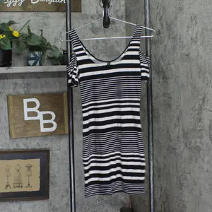 NWT Planet Gold Juniors Printed Cold-Shoulder Bodycon Dress Black Stripe S thumbnail 3