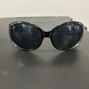 Elegant Black Sunglasses thumbnail 9