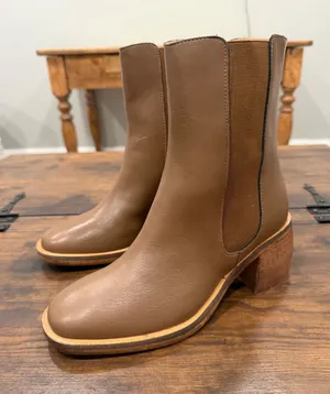 Oasis Society Ankle Boots Women Size 8‎ Brown Faux Leather Block Heel Minimalist thumbnail 1