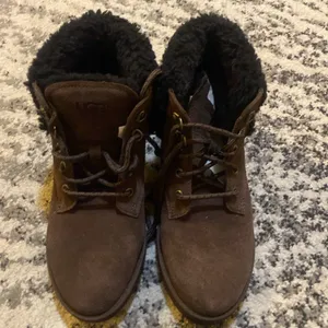 UGG Romely Heirtage Boot size US 7 thumbnail 2