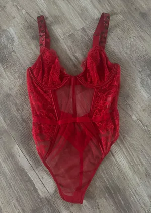 Lingerie thumbnail 1