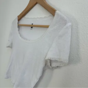 Me to We White Crop Top thumbnail 4