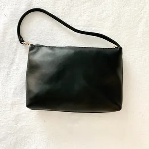 Guess Small Shoulder Bag Women Size S Black Faux Leather Leopard Lining Y2K Gold thumbnail 10