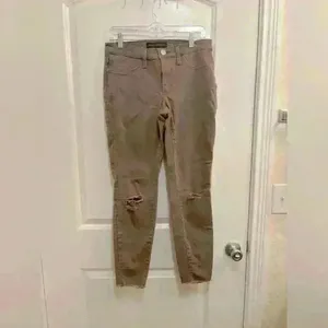 Rock & Republic Kashmiere Taupe Distressed Jeans Women’s Size 6M thumbnail 2