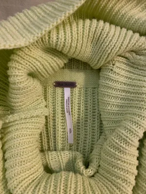 Sweater thumbnail 3