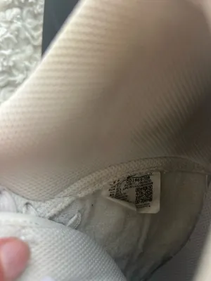 Nike Jordans woman’s 9.5 thumbnail 4