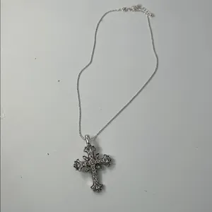 Elegant Silver Cross Pendant Necklace thumbnail 7