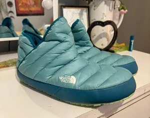 North Face Slippers thumbnail 1