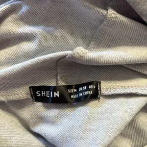 Shein Womens Cropped Hoodie Size Medium Gray Ties on‎ Back Long Sleeve thumbnail 8