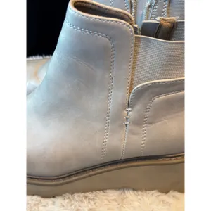 DV Dolce Vita Womens Gray Leather Platform Wedge Lug Sole Ankle Boots Zipper thumbnail 5