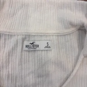 Hollister Ribbed Collared Long-Sleeve Top Cropped White Size S Minimalist thumbnail 3