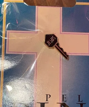 Vintage 1998 AUTOM LAPEL PIN Gift NEW!! KEY Hat pin HOUSE RARE thumbnail 1