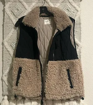 Abercrombie Puffer Sherpa Vest thumbnail 1
