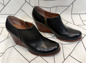 Kork-Ease Wedge Ankle Booties 8.5 Black Leather Side Zip‎ Shooties K39903 thumbnail 1