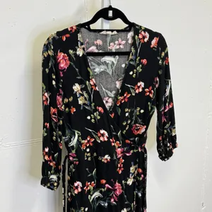 Lovestitch Hi-Low Wrap Maxi Dress High Low Ruffle Floral‎ Black Red Medium thumbnail 5