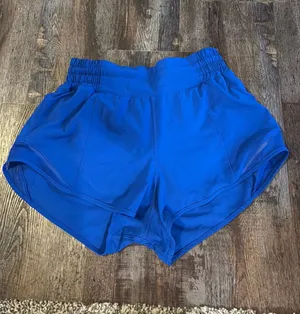 Lululemon Shorts size 4 High-Rise Hotty hot 2.5" thumbnail 1