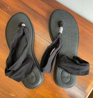 Sanuk Black Wrap Fabric Toe-Post Sandals thumbnail 1