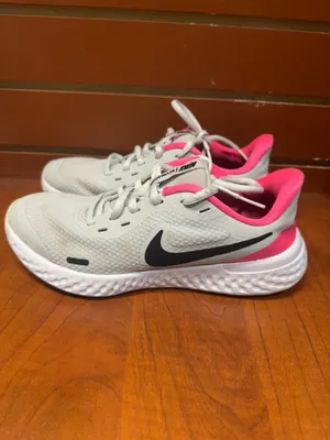 Nike Women's Light Gray and Hot Pink Running Sneakers thumbnail 2