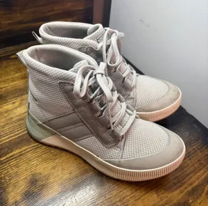 Sorel Gray Boots Size 6.5‎ thumbnail 1