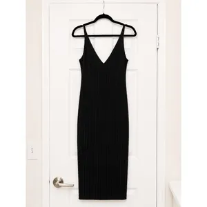 Forever 21 Black Ribbed Velvet Feel V-Neck Cami Midi Dress Size Small thumbnail 2