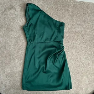 Lulus Love Me Tonight Emerald Green Satin One-Shoulder Mini Dress thumbnail 3