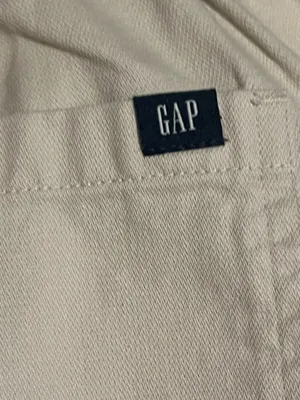 Gap these pants combine a relaxed street-style look with practical utility details. thumbnail 7