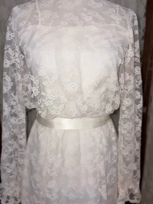 Beautiful Vintage 1960s/70s Ivory Lace Tea Length Wedding Dress thumbnail 4