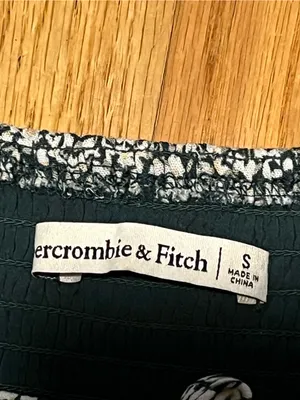 Abercrombie & Fitch Women’s Black & White Floral Long Sleeve Crop Top Size S | 1 thumbnail 4