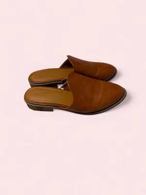 Universal Thread Brown Leather Slip-On Mules thumbnail 5