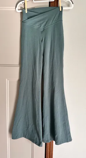 NWOT Old Navy Extra High-Waist Super Flare Pants Women's XS Crossover Carbon thumbnail 1