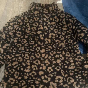 Koolaburra by Ugg animal print xs pullover‎ Black thumbnail 1