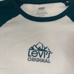 Levi’s Baby Tee thumbnail 2