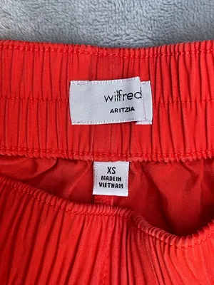 Aritzia Wilfred Distill Short Poppy Red high rise pull on sateen minimalist XS thumbnail 7