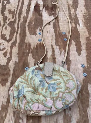 Vintage embroidered floral purse thumbnail 1
